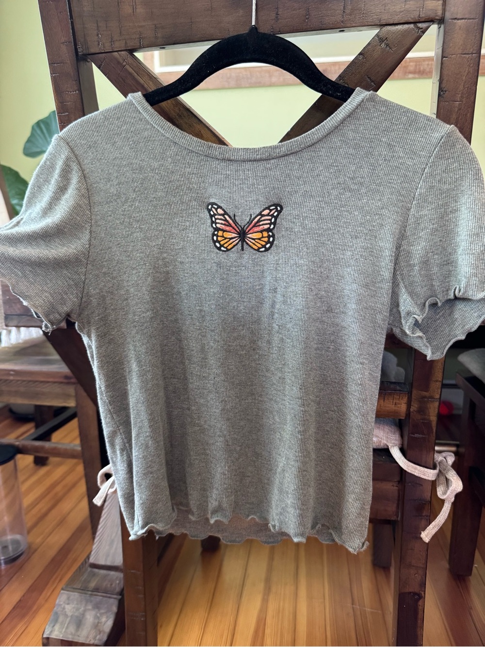 wild fable Gray Ribbed Short Sleeve Top with Orange Butterfly